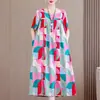 Vestido floral de mamá, nuevo modelo verano 2026, para mediana edad y mayores, hecho de algodón rayón, corte holgado, estampado, vestido de longitud media