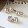 Nuevos Pendientes de Perla con Forma de Corazón Microincrustados Versátiles de Moda Retro Europea y Americana para Otoño e Invierno, con un Toque de Lujo Ligero y de Gama Alta, Pendientes de Aguja Plateada para Mujer