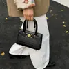Bolsa Quadrada Pequena Feminina de Nicho Moda Tendência Retro Estampa de Leopardo 2025 Nova Bolsa de Ombro Padrão Estilo Comuter Bolsa de Mão