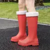 Botas de lluvia de moda impermeables, antideslizantes, de caña alta para mujer, duraderas, aptas para cocina, cálidas, forradas de felpa, zapatos de goma, botas de lluvia para adultos de tubo largo