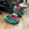 Zapatos para niños con diseño de puntera de concha, nuevas zapatillas deportivas de cuero para primavera y otoño 2026 para niños, zapatos deportivos de moda para niñas