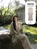 Conjunto de vestido de punto y chal color caqui para mujer, nuevo atuendo de moda suave estilo chino para otoño 2026, vestido largo entallado a la cintura