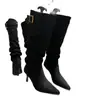 Novedad Otoño/Invierno 2026 Moda Puntiaguda Tacón de Aguja Botas Altas Mujer Hebilla de Cuero Gamuza Arrugado Apiladas Botas de Montar