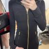 Ropa deportiva de otoño e invierno para mujer, nueva chaqueta de yoga de manga larga para correr, ajustada, adelgazante, deportiva, de alta elasticidad, para primavera