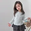 Blusa floral de manga larga estilo coreano Maiyoyo con volantes para niñas, camiseta base de encaje suave para bebé