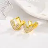 Brincos de coração de esmalte vermelho usáveis dos dois lados, punho de orelha assimétrico de coração de pêssego totalmente cravejado de diamantes, brincos de gota de óleo que iluminam o tom de pele e o temperamento