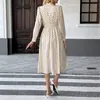 Comercio Exterior Transfronterizo Otoño 2025 Nuevo Elegante Vestido Retro de Longitud Media con Cuello de Lazo, Mangas Largas, Cintura Ajustada y Lunares