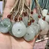 Collar con Colgante Hebilla de Paz Anillo de Jade Tianshan de Xinjiang Colgante Bagel de Seda Dorada Flor de Jade Flotante Fondo Blanco Cui de Lutai