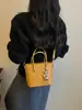 Bolsa de ombro altamente estilosa e espaçosa, portátil e versátil para sair, bolsa de axila feminina 2026, bolsa tote simples e elegante para o dia a dia