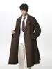 Casaco trench coat masculino de comprimento médio, estilo britânico retrô com abotoamento duplo coreano, peça de outer wear à prova de vento para o outono, sobre o joelho