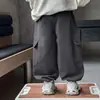 Calça de Primavera e Outono para Meninos 2026 Novo Estilo Versão Coreana Infantil Calça Cargo Roupa de Primavera para Menino Calça Banana Solta com Vários Bolsos
