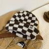 Gorro de Lana a Cuadros Color-Block Dopamina para Mujer, Versión Coreana de Otoño e Invierno, Circunferencia de Cabeza Grande, Protector de Orejas, Cálido, Adelgazante para la Cara, Gorro de Punto