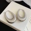 Pendientes Metálicos Ovalados Brillantes Transfronterizos Europeos y Americanos, Casuales, Simples, Personalizados, Pendientes de Moda con un Diseño Único, Accesorios para Orejas de Nicho