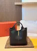 Bolsa Tote de Couro Sintético de Alta Qualidade Estilo Francês, Nova Moda de Luxo de Nicho, Simples e Elegante, Bolsa Feminina de Grande Capacidade para o Trabalho