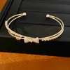 Pulsera Abierta de Doble Capa con Lazo de Circonita Versátil para el Día a Día Pulsera de Temperamento Lujo Ligero Nicho Sensación de Alta Gama Joyería de Mano al por Mayor