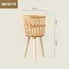 Cestas de Flores Criativas Nórdicas Tecidas em Rattan, Bambu e Palha com Suportes de Madeira Altos para Flores para Decoração de Sala de Estar Interna, Adequadas para Plantas Verdes e Vasos
