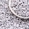 Miçangas quadradas de acrílico com letras em idioma especial, miçangas quadradas coloridas, acessórios para pulseiras de miçangas DIY feitas à mão, miçangas espaçadoras