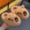 Chinelos de Algodão Infantis para o Inverno, Novo 2026 Fofo com Calcanhar Fechado Peludos Sapatos de Algodão para Casa para Meninos