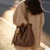 Bolsa de Grande Capacidade para Mulheres 2026 Inverno Novo Estilo Bolsa de Ombro Suede Estilo Balde Bolsa Tote Transversal Casual com Corrente Tendência