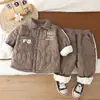 Conjunto de Duas Peças Infantil Masculino de Inverno com Forro de Fleece e Mangas Longas, Novo Conjunto de Duas Peças Estiloso com Jaqueta de Algodão Infantil de Inverno com Logo de Coelho 3D