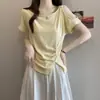 Camiseta de Verano 2026 Nuevo Estilo Coreano Versátil Cuello Redondo Hombros Descubiertos Manga Corta para Mujer con Elegante Diseño de Cintura Fruncida