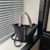 Bolso cubo, diseño de nicho, bolso de mano para mujer, estilo de alta gama, bolso tote pequeño, bolso cruzado de moda para el día a día, bolso texturizado, bolso para mujer