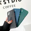 Funda refrigerante para teléfono adecuada para Apple 15promax 13 panal 14 transpirable hueca iphone112Funda protectora de TPU