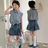 Conjunto de Niña Estilo Coreano 2026 Nuevo Modelo Infantil Elegante Camisa a Cuadros con Cuello, Manga de Encaje y Botones, y Falda de Mezclilla