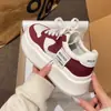 Zapatos Blancos Retro Rojos para Mujer Zapatos Originales de Nicho Otoño 2024 Nuevos Suela Gruesa Aumentada Estilo Coreano Zapatos de Calle