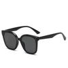 Caja pequeña de gafas de sol de tres puntos gafas de sol estilo mismo de celebridad de Internet protección solar protección UV moda montura grande puesto de drenaje gafas