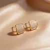 Brincos de Metal Geométricos Retrô Agulha de Prata S925 Design de Nicho Feminino Brincos de Alto Nível Luxo Acessível Brincos Atmosféricos Atacado