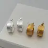 Aretes Rayados en Forma de C con Incrustaciones de Diamantes, Versátiles y Elegantes, Estilo de Lujo Ligero, Diseño Único de Nicho, Aretes Cepillados Mate para Mujer