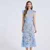 Foto Real de um Vestido Redondo de Renda Tridimensional Solúvel em Água com Acabamento Floral Pequeno, Mangas Volumosas, Design Vazado e Cintura Alta, Vestido de Corte Justo