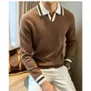 Outono/Inverno 2026 Casual de Alta Qualidade Color-Block Gola Turn-Down Slim Fit Camisa de Tricô Moda Branca Polo Masculina para Negócios