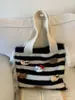 Bolsa Grande de Tricô em Cor Contrastante para Mulheres 2025 Nova Tendência Moda Bolsa Tote com Flores Outono e Inverno Popular Bolsa de Ombro Relaxada
