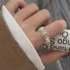 Anillo Delicado con Flor Hueca Dulce para Mujer, Diseño de Nicho Estilo Ins, Anillo Abierto Versátil Apilable, Anillo para Dedo Índice