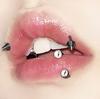 Aretes de aleación de titanio de 0.9 mm con pupila mágica recubiertos de plástico, dientes internos, anillo labial, lindo, nicho, europeo y americano, venta al por mayor, joyería de perforación transfronteriza