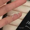 Pendientes de plata pura S925 con forma de lazo liso para mujer, diseño único, adecuados para el uso diario, ear cuffs versátiles y compactos