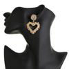 Pendientes de metal exagerados con personalidad de moda europea y americana, pendientes simples con relieve geométrico en forma de corazón, venta directa de fábrica al por mayor