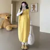 Ropa de Maternidad durante el Embarazo, Nuevos Productos de Otoño e Invierno, Flores Bordadas Pequeñas y Frescas, Conjunto de Dos Piezas de Falda Chaleco Engrosada de Longitud Media