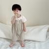 Conjunto de Duas Peças de Camiseta Manga Curta Infantil 2026 Verão Novo Estilo Coreano Roupas Infantis Estilo Verão Macacão Curto com Suspensório para Menino
