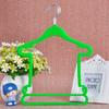 Percha de plástico para ropa infantil tienda de ropa especial percha para traje mono percha infantil gancho de hierro giratorio percha para mono