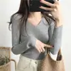 Top de punto fino para primavera y otoño 2026, nuevo y moderno, con cuello en V y manga larga, suéter interior de corte bajo para mujer, otoño e invierno