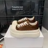 Zapatos Casuales de Suela Gruesa Nuevos para Mujer de Caña Baja Primavera/Otoño Falda Aumentadores de Altura Personas Bajas Versátiles 2026 Zapatos de Plataforma Modernos