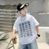 Verão 2026 Novo Estilo Infantil Retrô Americano Estampa de Letras Sem Mangas Casual Gola Redonda Camiseta Colete para Meninos e Crianças Mais Velhas