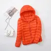 En Stock Invierno 2025 Versión Coreana Nueva Chaqueta de Plumas Ultraligera para Mujer, con Capucha, Corta, Ajustada, Tallas Grandes, Abrigo de Moda