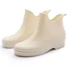 Botas de lluvia de moda transfronterizas para mujer, zapatos de una sola capa, enlace, botas de lluvia versátiles para exteriores, zapatos de goma antideslizantes para cocina