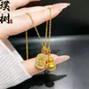 Loja de Ouro Mesmo Estilo Banhado a Ouro Gelo Triturado Trevo de Quatro Folhas Cabacinha Colar para Mulheres, Versátil e Elegante, Borboleta em Forma de Coração Corrente de Clavícula Joia