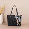 Bolsa Tote para o Trabalho 2026 Verão Nova Estilo Coreano Feminina de Ombro Único Sob o Braço Bolsa Tote Versátil Tendência