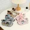 Zapatos Infantiles 2026 Verano Nuevo Modelo Zapatos Casuales Versátiles para Niñas Zapatos Deportivos Cómodos Transpirables para Niños Zapatos Escolares Modernos